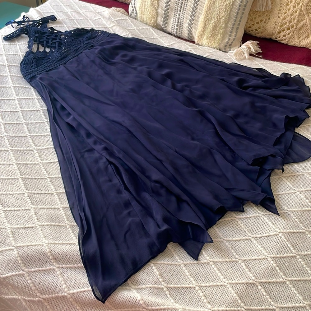 bcbgmaxazria navy chiffon dress
Very cute Chiffon dress with neck ribbon - Picture 2 of 5